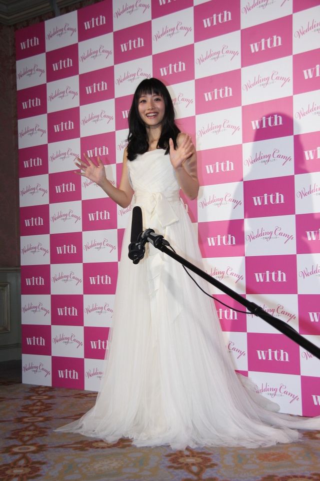 石原さとみ、純白ウェディングドレス姿を披露！フォトギャラリー（15枚目）