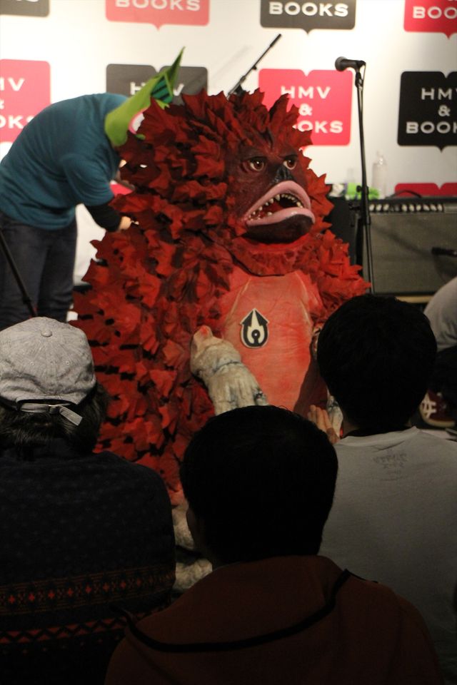 カネゴン大暴れ！ウルトラ怪獣ロックバンド・ガラモーンズデビュー！写真ギャラリー（3枚目）