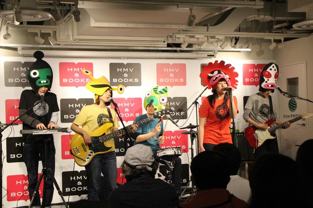 カネゴン大暴れ！ウルトラ怪獣ロックバンド・ガラモーンズデビュー！写真ギャラリー（8枚目）