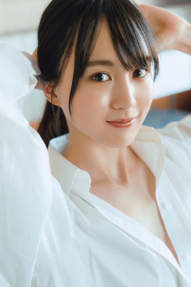 制服姿の全身ショットも！乃木坂46・賀喜遥香「まっさら」掲載カット