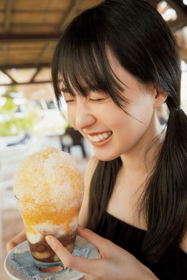 制服姿の全身ショットも！乃木坂46・賀喜遥香「まっさら」掲載カット（5枚目）