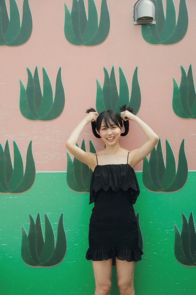 制服姿の全身ショットも！乃木坂46・賀喜遥香「まっさら」掲載カット（6枚目）