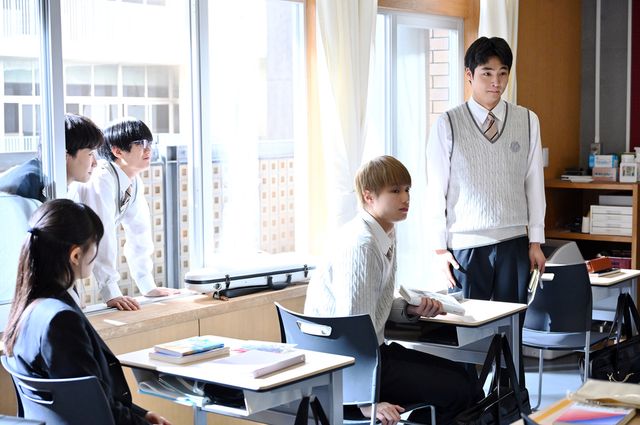 謎の青年（高橋恭平）再び！「御上先生」第5話場面写真（7枚目）