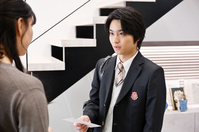 謎の青年（高橋恭平）再び！「御上先生」第5話場面写真（17枚目）