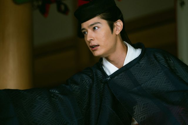 慟哭する一条天皇（塩野瑛久）…「光る君へ」第21回場面写真（5枚目）