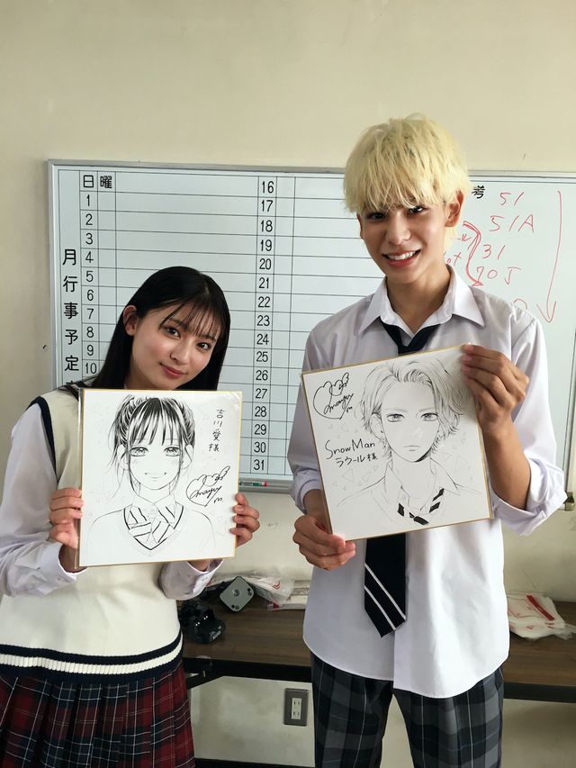 原作者・村田真優から、それぞれのキャラクターを描いた直筆色紙のサプライズプレゼント！