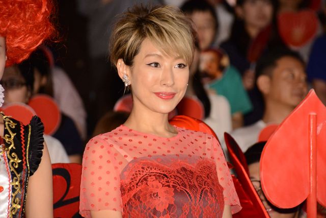 深田恭子、まるでフェアリー！　純白ドレス姿でファンを魅了　画像ギャラリー（29枚目）