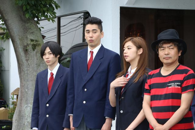 染谷将太、真野恵里菜、マキタスポーツ、安田顕ら豪華キャストがズラリ！『みんな！エスパーだよ！』撮影現場フォトギャラリー（14枚目）