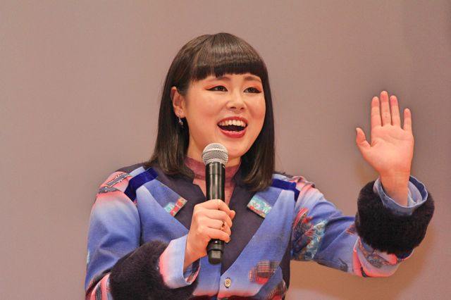 ブルゾンちえみ、ジバニャン＆猫又と”withにゃん”披露！『映画　妖怪ウォッチ FOREVER FRIENDS』完成披露試写会（2枚目）