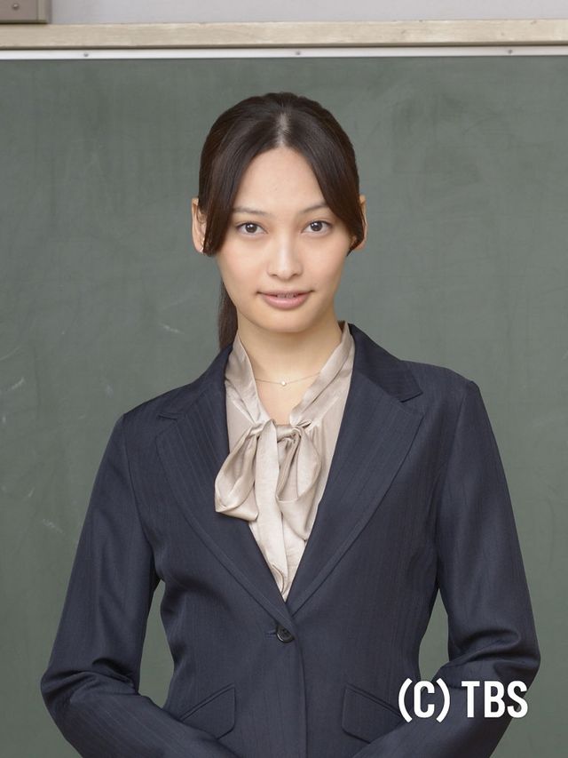 観月ありさ、美脚披露のミニスカート衣装にも挑戦？ドラマ「夜のせんせい」フォトギャラリー（6枚目）