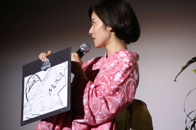 玉木宏＆松岡茉優がハイブリッド恐竜のイラストに挑戦！『ジュラシック・ワールド』超大ヒット公開記念イベントフォトギャラリー（3枚目）