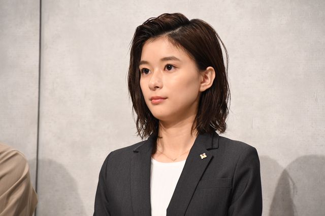 三浦春馬、芳根京子、比嘉愛未ら登壇！ドラマ「TWO WEEKS」制作発表会見（3枚目）