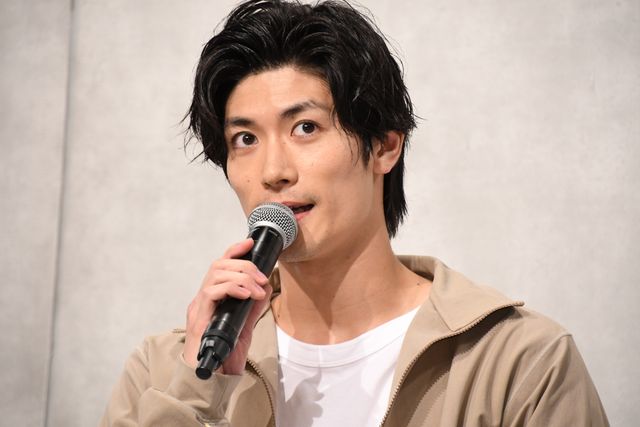 三浦春馬、芳根京子、比嘉愛未ら登壇！ドラマ「TWO WEEKS」制作発表会見（13枚目）