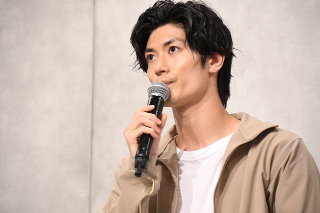 三浦春馬、芳根京子、比嘉愛未ら登壇！ドラマ「TWO WEEKS」制作発表会見（15枚目）