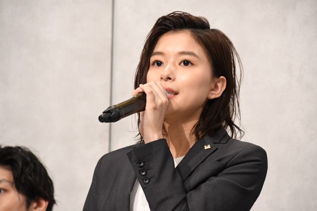 三浦春馬、芳根京子、比嘉愛未ら登壇！ドラマ「TWO WEEKS」制作発表会見（18枚目）