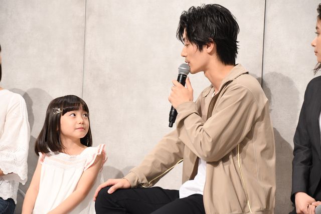 三浦春馬、芳根京子、比嘉愛未ら登壇！ドラマ「TWO WEEKS」制作発表会見（30枚目）