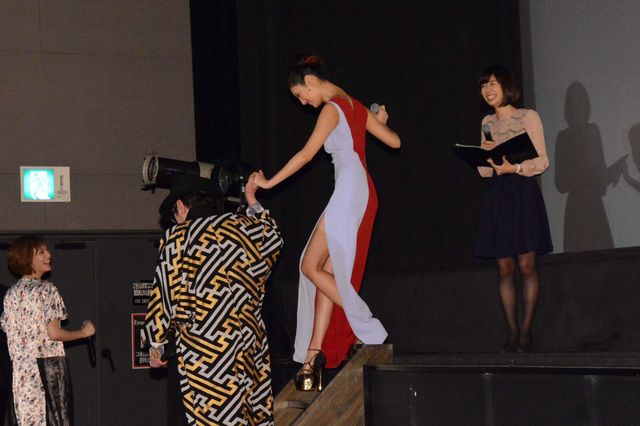 菜々緒のナマ脚がまぶしい！フォトギャラリー（7枚目）