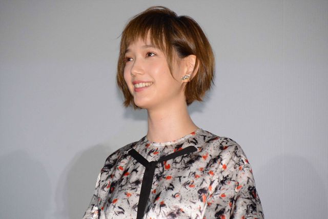 菜々緒のナマ脚がまぶしい！フォトギャラリー（9枚目）