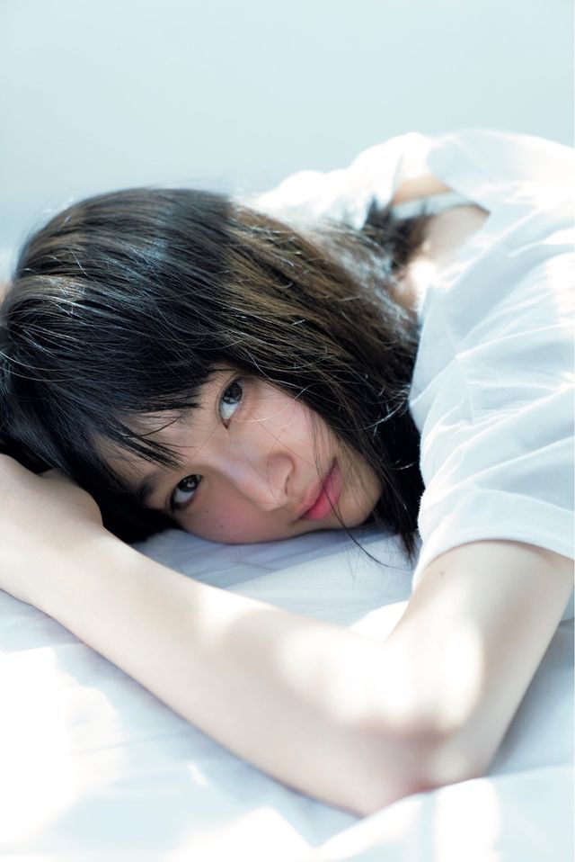 【5枚】吉川愛、真っ赤なビキニがフレッシュ！写真集「i」2月17日発売：フォトギャラリー