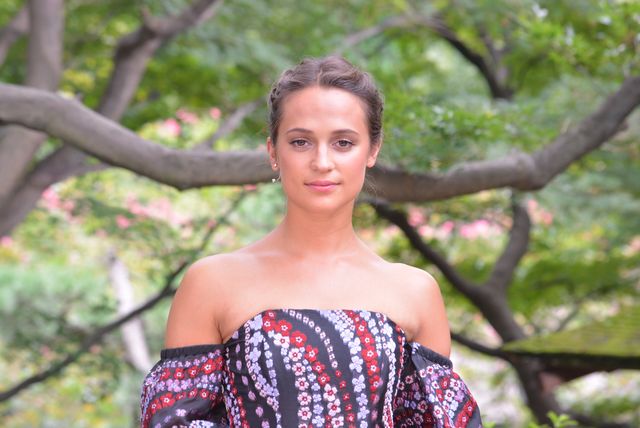 美しい！アリシア・ヴィキャンデル in 日本庭園！初来日会見フォトギャラリー：フォトギャラリー