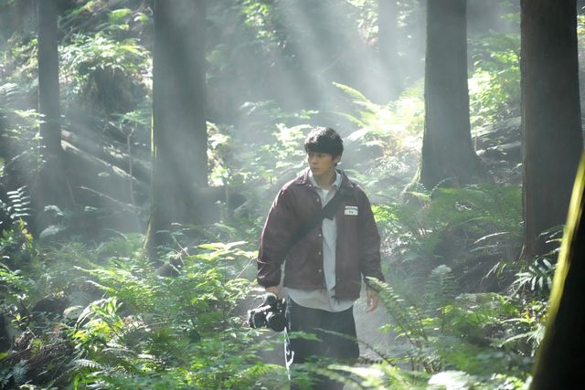 「エルピス」浅川は検察側の主張に違和感…2話場面写真（6枚目）