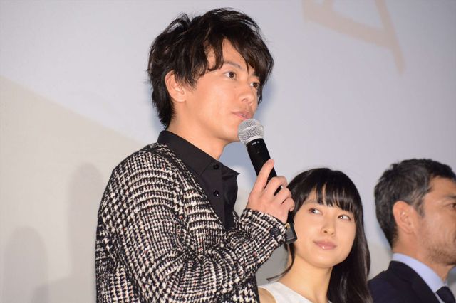 佐藤健が土屋太鳳に花冠！『8年越しの花嫁　奇跡の実話』完成披露試写会（2枚目）