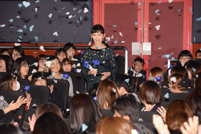 佐藤健が土屋太鳳に花冠！『8年越しの花嫁　奇跡の実話』完成披露試写会（7枚目）