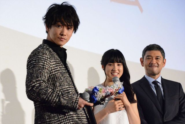 佐藤健が土屋太鳳に花冠！『8年越しの花嫁　奇跡の実話』完成披露試写会（20枚目）