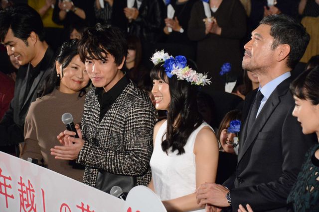 佐藤健が土屋太鳳に花冠！『8年越しの花嫁　奇跡の実話』完成披露試写会（27枚目）