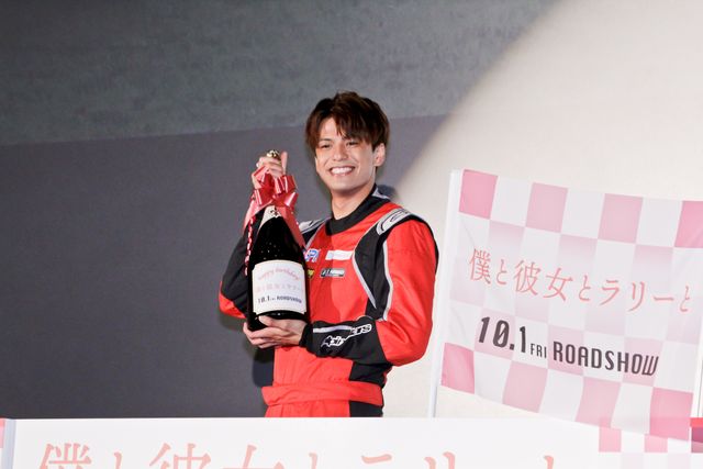 森崎ウィンが本格レーシングスーツ姿で登場！『僕と彼女とラリーと』完成披露上映会（12枚目）