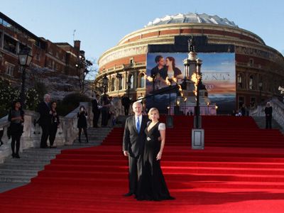ジェームズ・キャメロン監督とケイト・ウィンスレット-27日、ロンドンで行われた『タイタニック 3D』プレミアにて