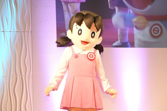 平井大、ドラえもんと一緒のステージに笑顔！主題歌披露スペシャルステージ（4枚目）