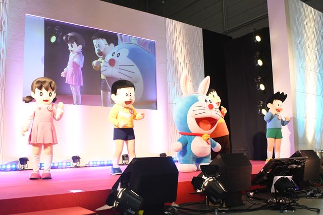 平井大、ドラえもんと一緒のステージに笑顔！主題歌披露スペシャルステージ（5枚目）