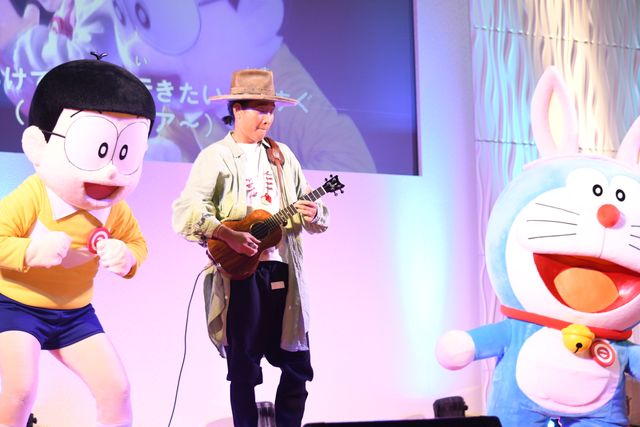 平井大、ドラえもんと一緒のステージに笑顔！主題歌披露スペシャルステージ（10枚目）