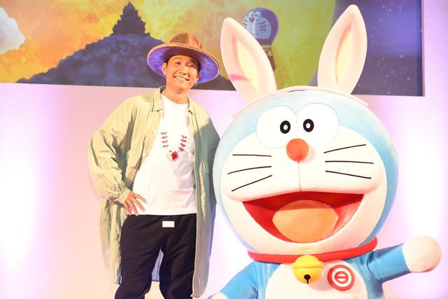 平井大、ドラえもんと一緒のステージに笑顔！主題歌披露スペシャルステージ（13枚目）