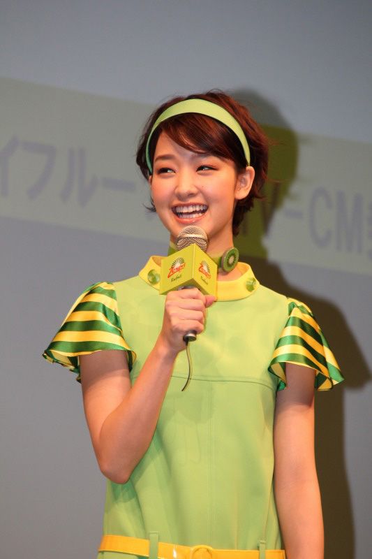 2代目キウイーハニー剛力彩芽の全身ショットも！フォトギャラリー（3枚目）