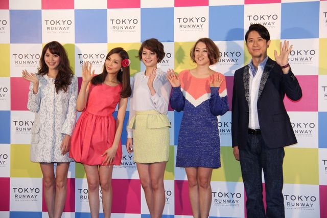 エビちゃん、春のイチ押しはレースのスプリングコート！　最近宝塚にハマり中？　画像ギャラリー（12枚目）