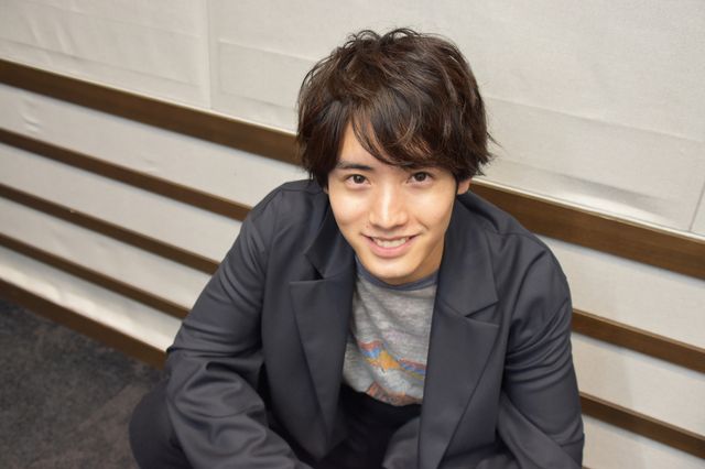 魅力的すぎる赤楚衛二！ドラマ「30歳まで童貞だと魔法使いになれるらしい」インタビューカット（4枚目）