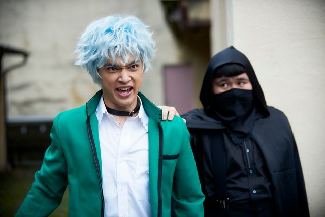 なんだこのポーズは…吉沢亮ふんする海藤瞬の新たな写真！映画『斉木楠雄のΨ難』より（2枚目）