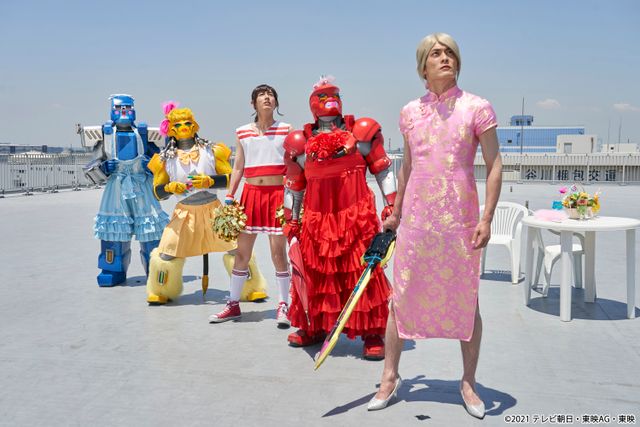 駒木根葵汰＆庄野崎謙が女装姿を披露!?「仮面ライダーセイバー」「機界戦隊ゼンカイジャー」コラボ回カット（2枚目）