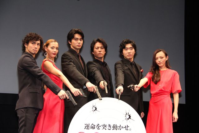 東出昌大＆桐谷健太が仲良すぎ！『GONIN』キャスト集結フォトギャラリー：フォトギャラリー