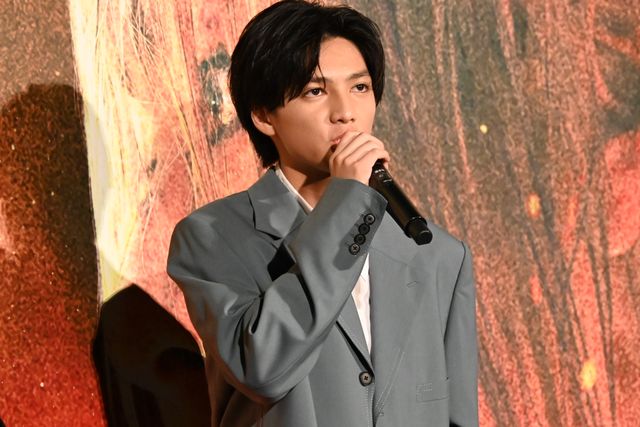 山崎賢人、山田裕貴とハグ！『キングダム　魂の決戦』超特大ヒット御礼舞台挨拶の様子（15枚目）