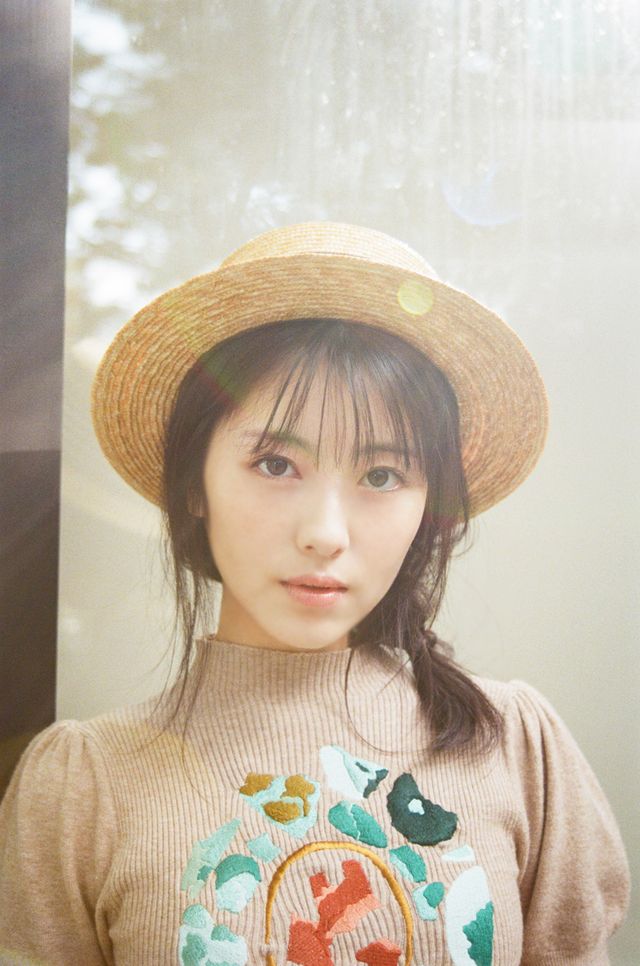 浜辺美波の圧倒的な透明感…「浜辺美波 カレンダー 2021.04-2022.03」：フォトギャラリー