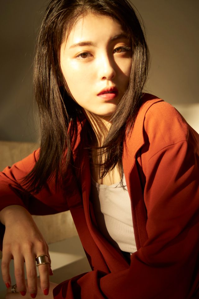 浜辺美波の圧倒的な透明感…「浜辺美波 カレンダー 2021.04-2022.03」（2枚目）