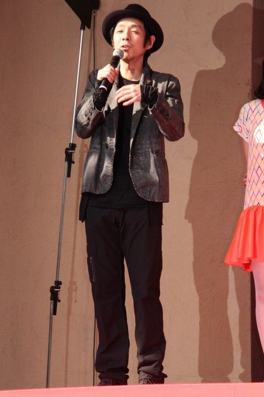 草なぎ剛、SMAPに国民栄誉賞はまだまだ？　謙虚な回答　画像ギャラリー（2枚目）