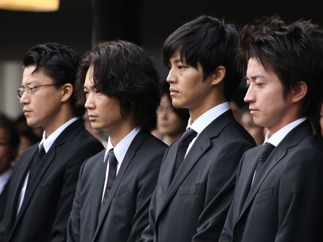 藤原竜也、小栗旬らが参列　蜷川幸雄さん告別式 写真ギャラリー（13枚目）