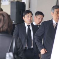 フォトギャラリー 藤原竜也 小栗旬らが参列 蜷川幸雄さん告別式 写真ギャラリー シネマトゥデイ