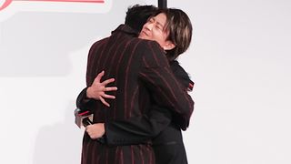 磯村勇斗&末澤誠也、壇上で熱烈ハグ『mentor』吉田監督提案の即興劇に歓声
