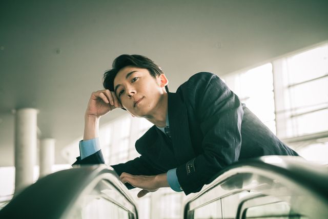 高橋一生インタビュー撮りおろし＜9枚＞『岸辺露伴　ルーヴルへ行く』：フォトギャラリー