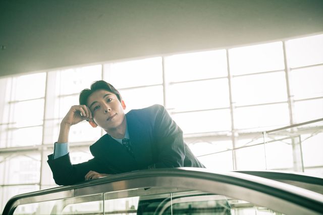 高橋一生インタビュー撮りおろし＜9枚＞『岸辺露伴　ルーヴルへ行く』（2枚目）